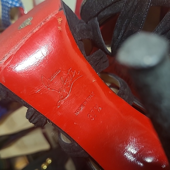 Christian Louboutin - Picture 6 of 8